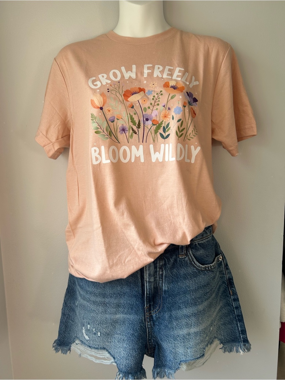 NEW Grow Freely Bloom Wildly Graphic Tee - Peach